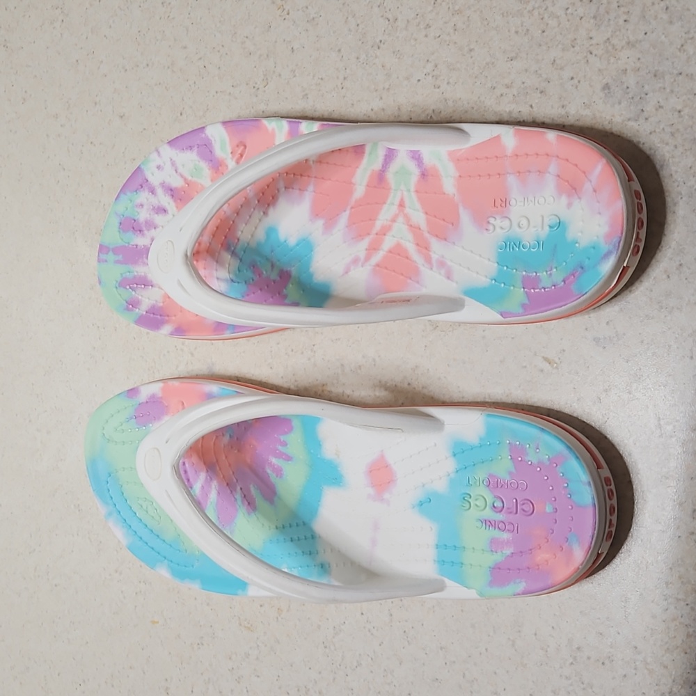 Crocs Tie dyed multicolored insole women's flip flops sandals size 11